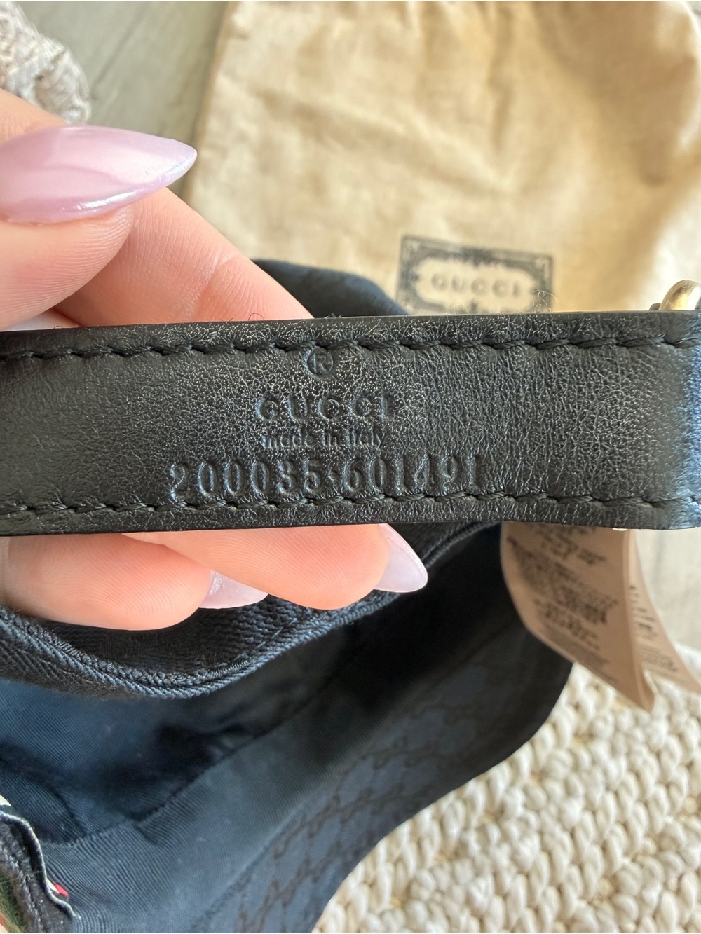 Gucci Black Cap with Signature Green-Red Web Stripe - Picture 12 of 12